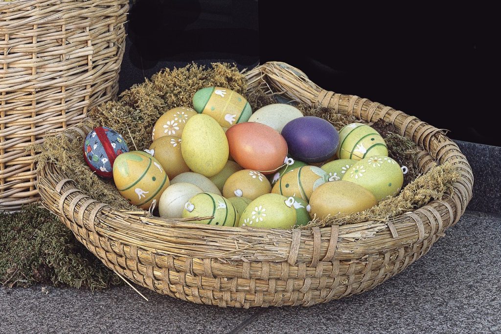 korb mit ostereiern